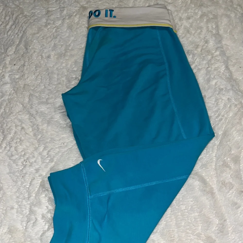 Woman’s Nike wide leg jogger pants Cropped Teal Blue size medium fold over waist - Picture 4 of 5